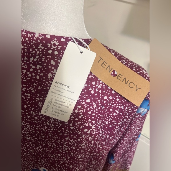 Pretty Spring Button Down Blouse - Picture 5 of 10